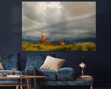 Texelse vuurtoren in de duinen tijdens een stormachtige herfstochtend van Sjoerd van der Wal Fotografie
