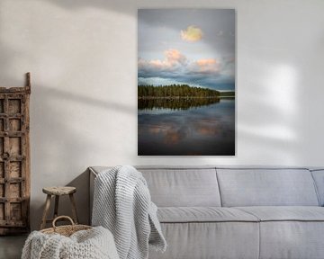 Coucher de soleil sur un lac calme en Suède sur Karijn | Fine art Natuur en Reis Fotografie