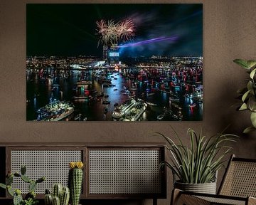 Vuurwerkshow SAIL Amsterdam 2025 met ADAM Toren en Het Ij van Renzo Gerritsen