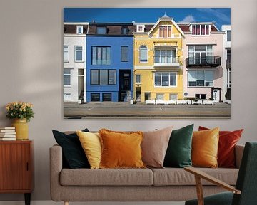 Blauw en geel huis aan de boulevard