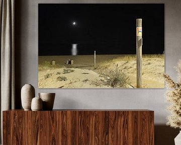 Summer beach at night in Playa de la Barrosa by Silva Wischeropp
