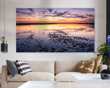 Coucher de soleil avec réflexion sur la côte de Zélande sur Bert Molenaar