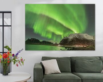 Kräftiges Polarlicht auf den Lofoten von Julia Schellig