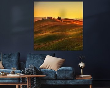 Warme zonsondergang over de glooiende heuvels van Crete Senesi, Toscane van Stefano Orazzini