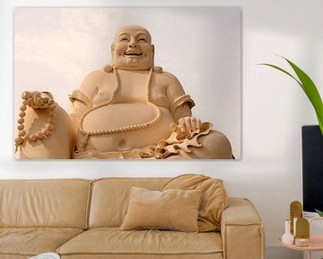 Gelassenheit im Morgenlicht: Buddha-Statue in Asien von NZME Photography