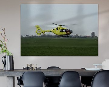 Traumahelikopter in groene omgeving von Tom fotografie