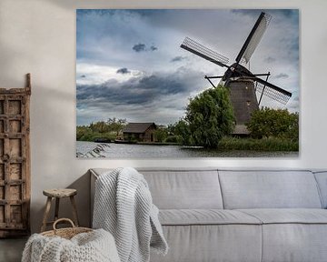 Molen in Kinderdijk – dreigende regenlucht 3 van Kees Goethart