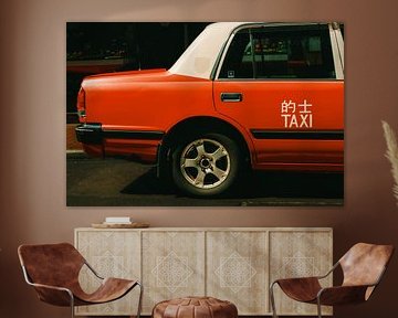 Ikone der Metropole: Rotes Taxi in Hongkong von NZME Photography