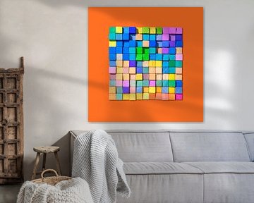 Minimalistische abstrakte hölzerne Würfel auf Orange