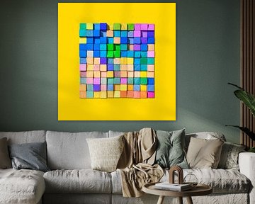 Minimalistische Abstraktion von Holzklötzen auf Gelb