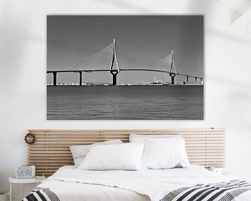 Moderne tuibrug in de baai van Cádiz van Silva Wischeropp