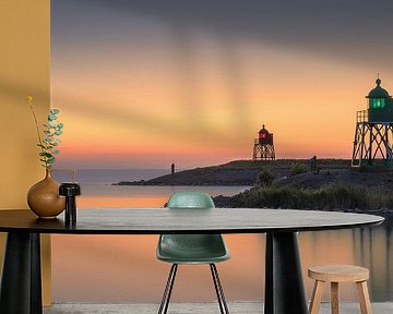 Een sfeervolle zonsondergang aan het IJsselmeer bij Stavoren in de provincie Friesland