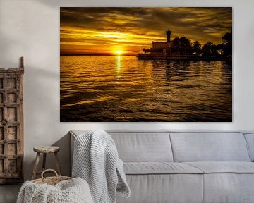 Coucher de soleil sur le lac de Constance à Langenargen avec le château de Montfort
