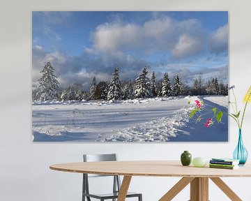 Ein verschneiter Wald im Winter von Claude Laprise