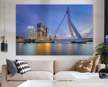 De Avond valt bij de Erasmusbrug van Bas Meelker