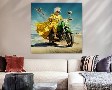 Surréaliste Femme âgée habillée en jaune Moto Mer Plage Vacances sur gm_designs