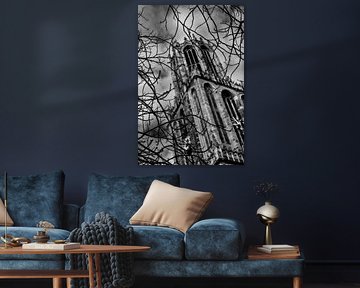 De Utrechtse Dom bekeken door kale wintertakken (monochroom) van André Blom Fotografie Utrecht