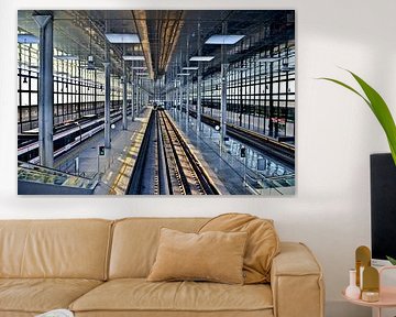 Helder avondlicht op het centraal station van Cádiz van Silva Wischeropp
