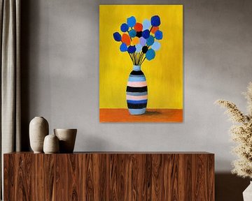 Bunte Vase mit Blumen auf Gelb