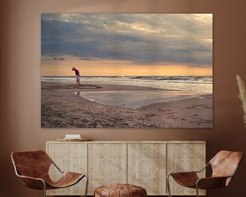 Das Mädchen mit dem Hut auf See von Martijn Jebbink Photography