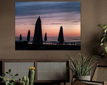 Zomernachtuitzicht op het strand
