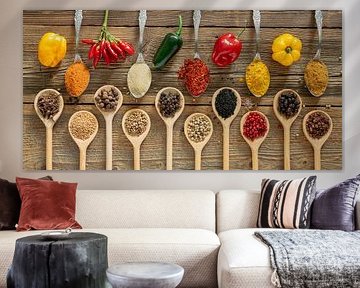 Diversité de piments avec des poudres d'épices et du poivre sur Photo Art Thomas Klee