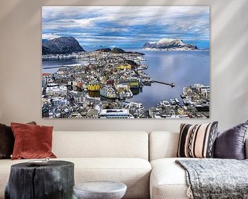 Vue de la ville d'Ålesund en Norvège depuis la montagne locale Aksla