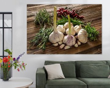 Mediterrane Kräuter: Knoblauch, Chili und Rosmarin von Photo Art Thomas Klee