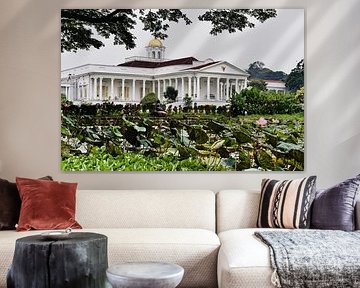 Het presidentieel paleis in Bogor in zijn groene omgeving van Frank Photos
