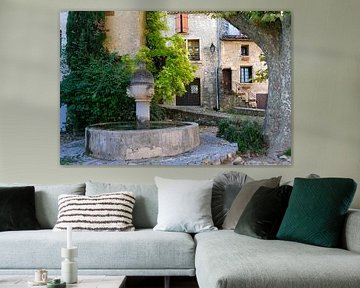 Platz mit Brunnen in Vaison la Romaine (Provence) von Flatfield