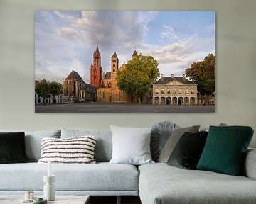 Vrijthof Maastricht in het ochtendlicht - Sint-Servaasbasiliek en Sint-Janskerk van Rolf Schnepp