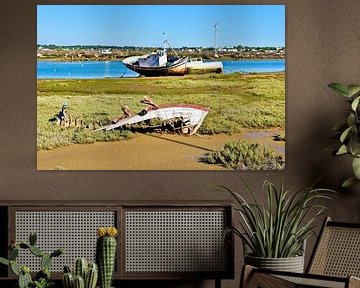 Boat wreck in the old harbour of Novo Sancti Petri by Silva Wischeropp