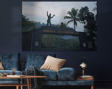 Monumen Perjuangan 45 avec statue de soldat sur SISKA Subangkit