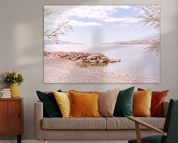 Vue de la côte - mer et montagnes pastel sur Elma Maaskant