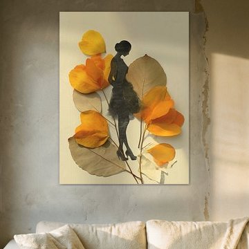 Femme avec des feuilles d'automne