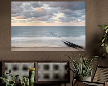 Maritime Langzeitbelichtung an der Küste von Domburg – Ruhevolle Fotokunst von Rolf Schnepp
