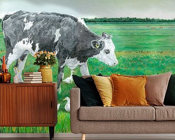 Die junge Kuh ist glücklich auf der Wiese und geht beim Spielen den Enten nach. von Kleurrijke diepgang en modern blauw