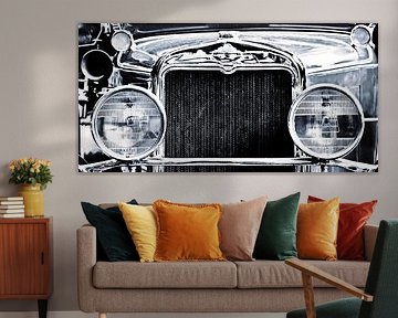 d'une voiture américaine de collection avec une calandre marquante et de grands phares monochrome sur Werner Lehmann