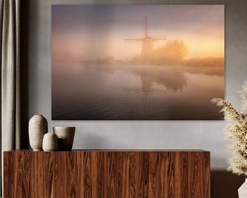 Molen Kinderdijk tijdens het ochtendgloren van Leon Okkenburg