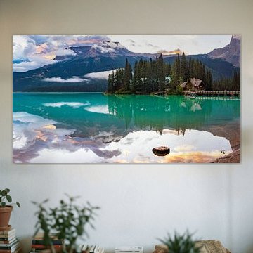 Lake Emerald in Canada van Remco Piet