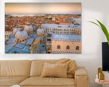 Die Markuskuppeln von oben, Venedig, Italien