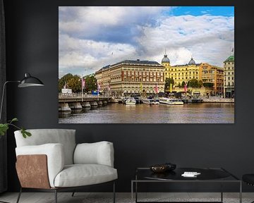 Brug en historische gebouwen in Stockholm, Zweden van Rico Ködder