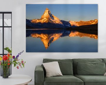 Magische zonsopgang op de Matterhorn bij Zermatt in Zwitserland van Menno Boermans