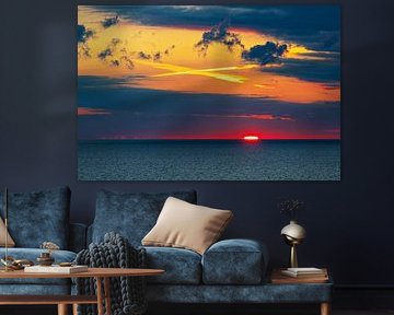 Blick über die Ostsee mit Wolken und Sonnenaufgang