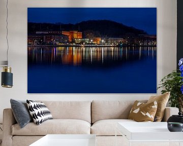 Silent reflection - Schleswig-Holstein state parliament from the water side by Karsten Rahn