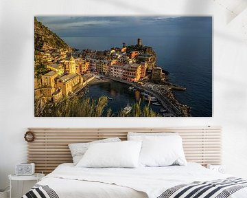 Between Sun and Sea - Vernazza