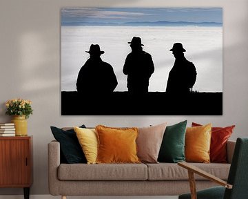 Men with hats. Boven de wolken in de Vogezen in Frankrijk.