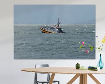 Pilots go out in heavy weather by scheepskijkerhavenfotografie