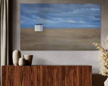 White cabin at the beach van Maickel Dedeken