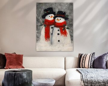 Zwei Schneemänner mit roten Schals und schwarzen Mützen in einer stimmungsvollen verschneiten Winterlandschaft